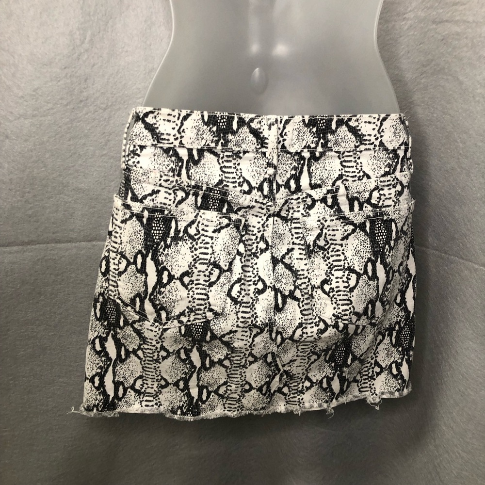 Frame Denim Python Print Mini Size 25 Excellent C… - image 2
